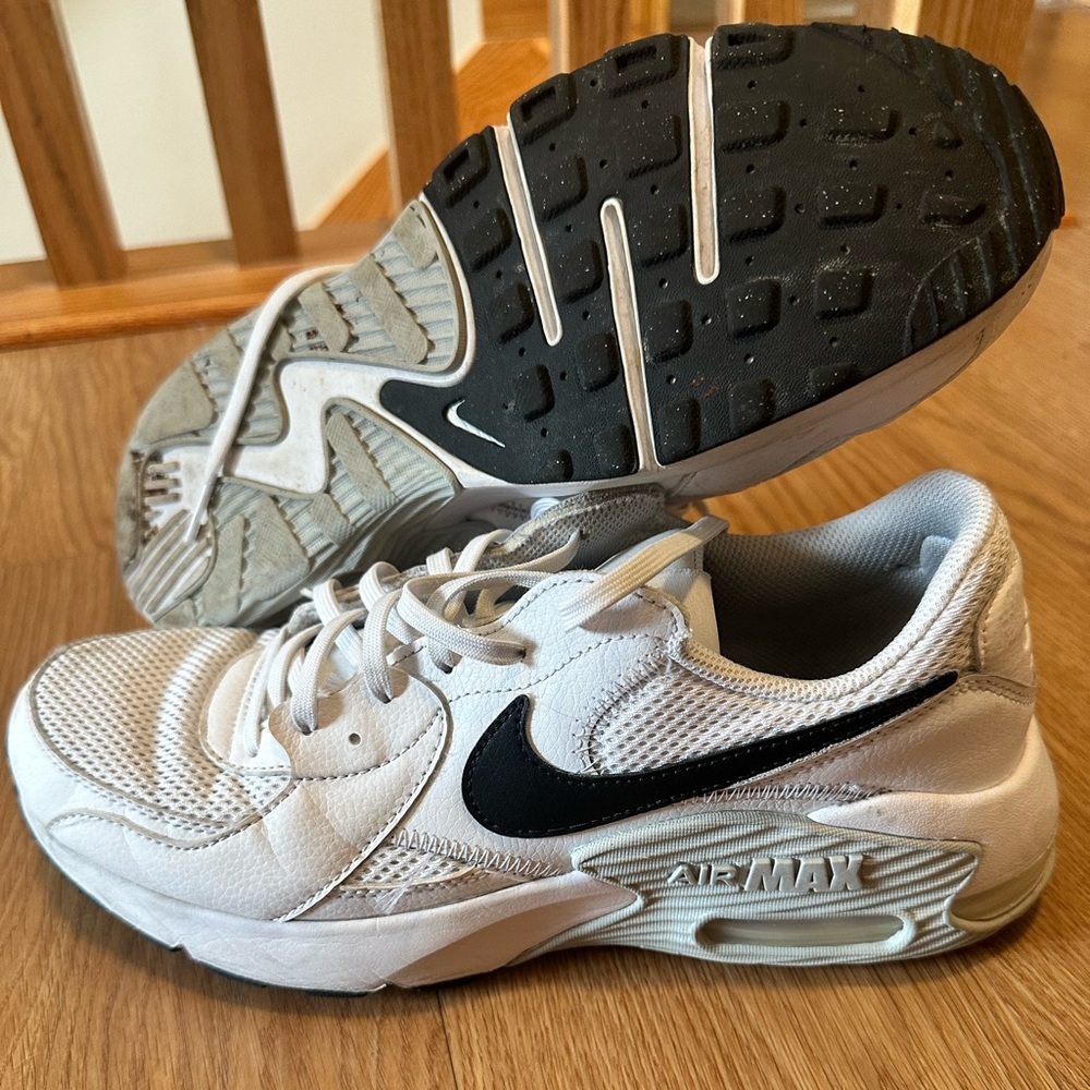 Nike Air Max White and Black Athletic Shoes